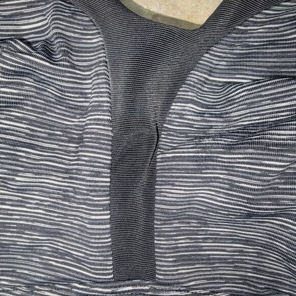 Lululemon Ta Ta Tamer sports bra 32DD - Picture 4 of 6